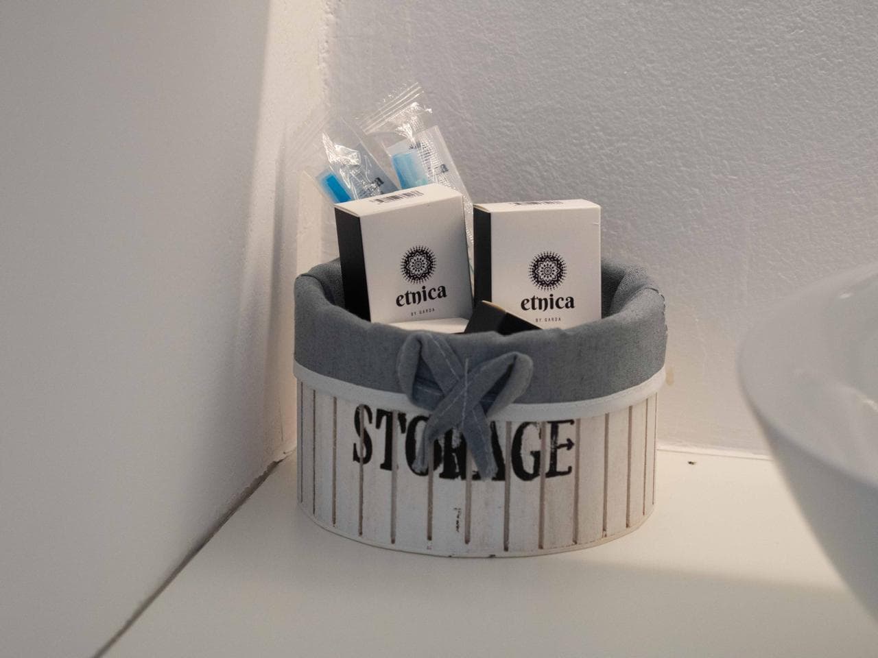 Guest amenity basket detail